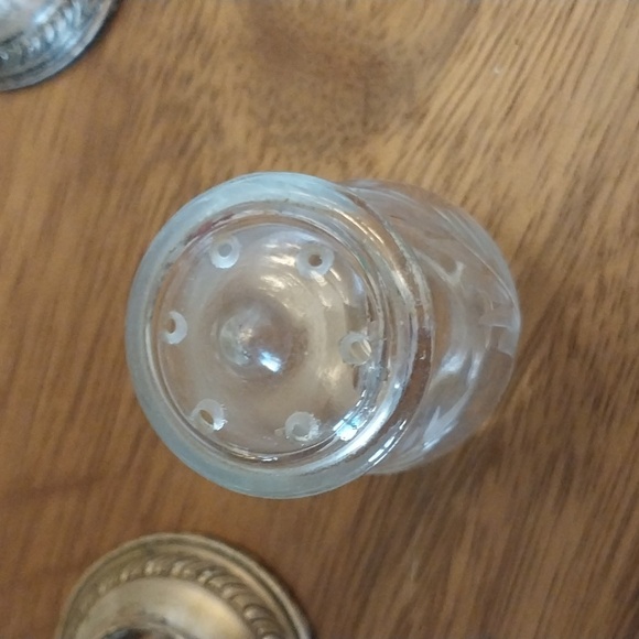 Pair Quaker Sterling Silver Etched Glass Salt & Pepper Shakers - Picture 10 of 13